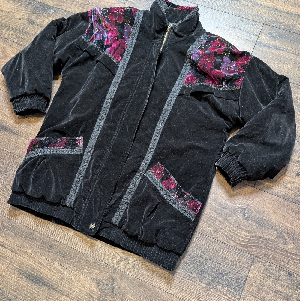 Current Seen Vintage Stylish Black Bomber Jacket Pink Floral Accents Size Medium